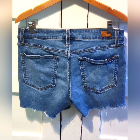 Seven7 Women's Cutoff Denim Jean Shorts | Size 8 - Picture 3 of 7